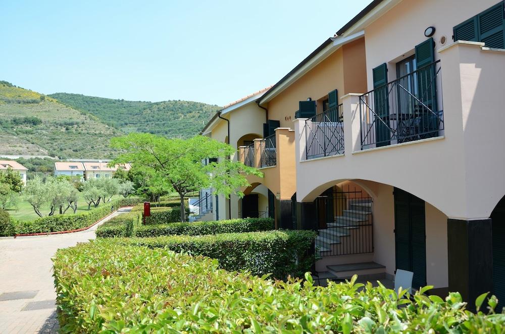 Castellaro Golf Resort Esterno foto