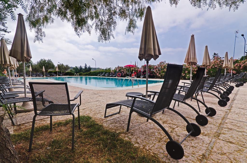 Castellaro Golf Resort Esterno foto